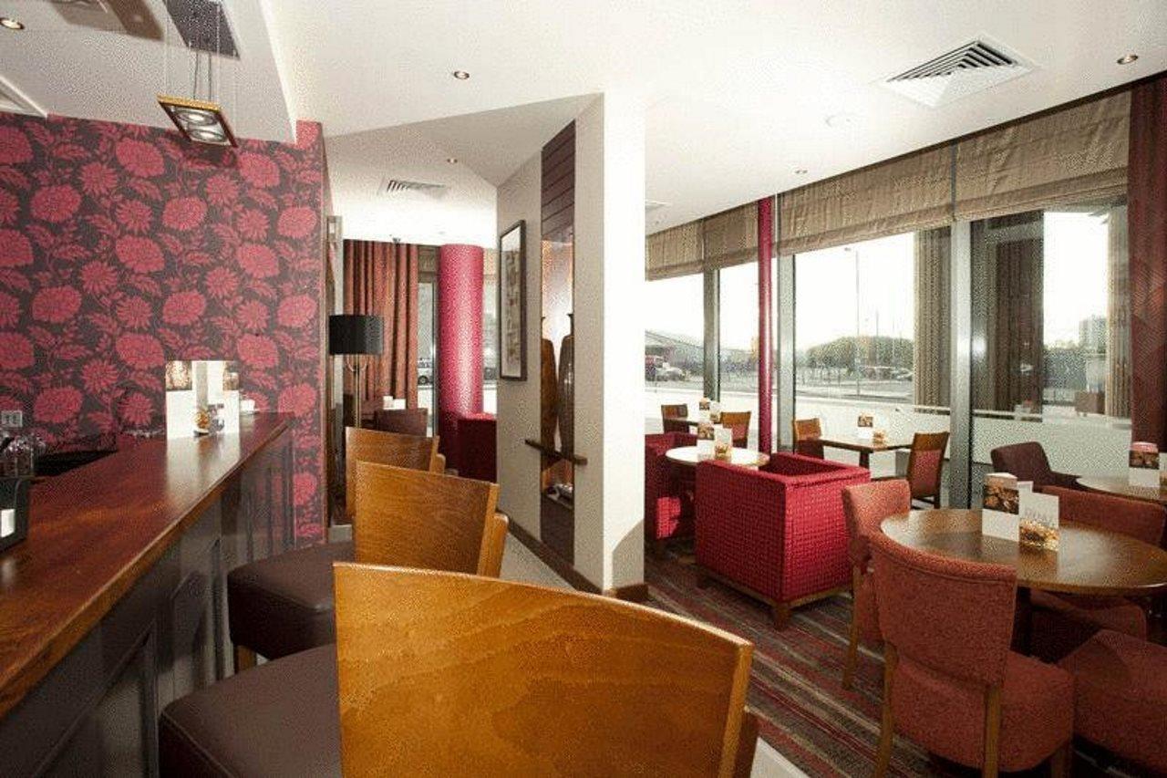 Premier Inn Belfast Titanic Quarter Exterior foto